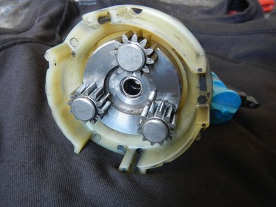 DSCN5901.JPG (233.05 Kio) Vu 6648 fois après pas mal de pulvérisations et brosse à dent et des grandes rotations lancées au doigt (attention aux projections ^^), nickel !