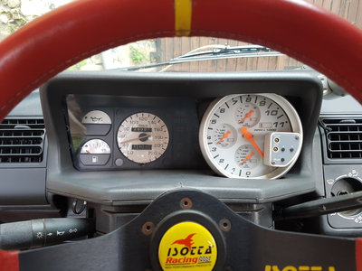 20180423_090926.jpg (2.15 Mio) Vu 3171 fois On voit bien que le compteur est cuit... Je ne suis pas assez dingue encore pour rouler à 50 dans la cours à un mètre de mon garage ^^