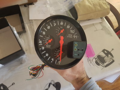 20180417_102626.jpg (1.95 Mio) Vu 2508 fois Exactement le même modèle. Ça sera plus simple pour l'intégration dans le combiné et ça m'évite de changer les sondes moteur.