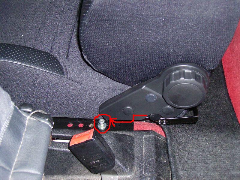 c'est la ou la patte en L va se fixé pour le reseveur de ceinture