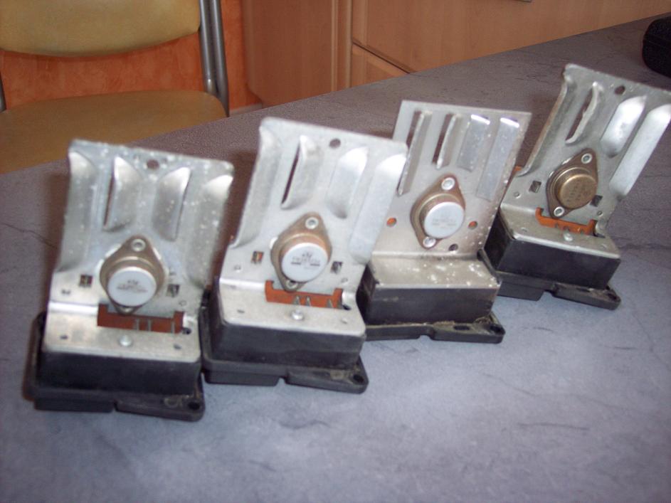 Franchement, c'est sûr que c'est ça qui est défectueux car avec mon multimètre il a l'air bon ce transistor!