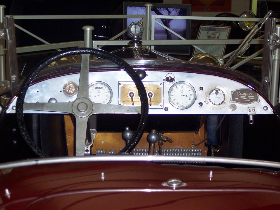 Vue d'un tableau de bord cabriolet.JPG