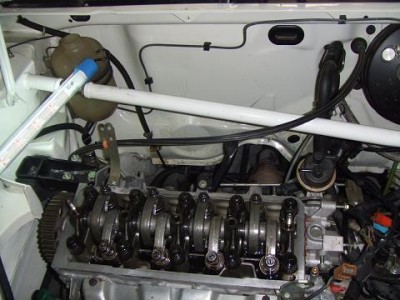 je suis en train de démonter la partie haute du moteur.....