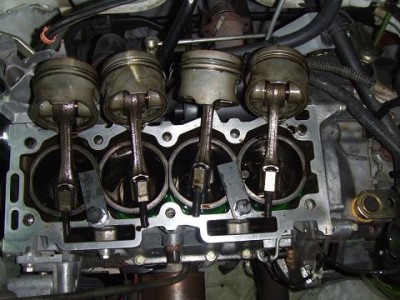 voila les pistons de sortie et qui vont recevoir les nouveaux segments