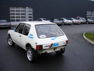 C'est quoi cette super voiture derrière les porsche, ah merde c'est notre Ralloche
