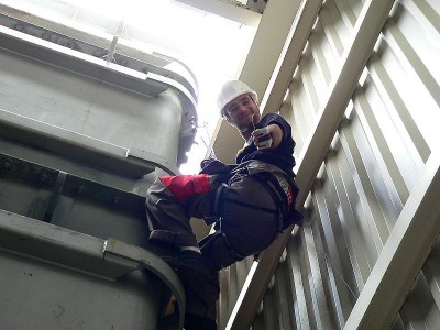 accrobranche sur un caisson d'echappement2.JPG