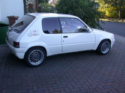 Peugeot_205_0072[1].jpg