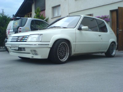 Peugeot_205_0996[1].jpg