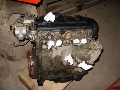 l'ancien moteur pret a etre rangé