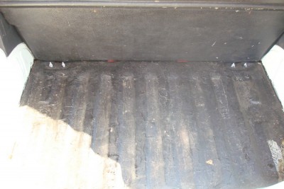 Voila le coffre et tout le plancher a l'interieur est comme ça!!!!!!