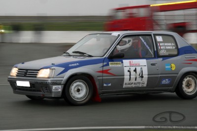 Hihihi ça glisse les slicks sous la pluie !!!