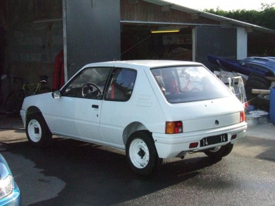 205 rallye avant auto.jpg