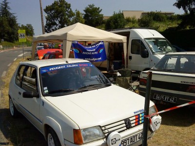Le stand 205 RCF avec la ralloche de Gemspark (il faisait l'assistance de deux gazelles le petit malin)
