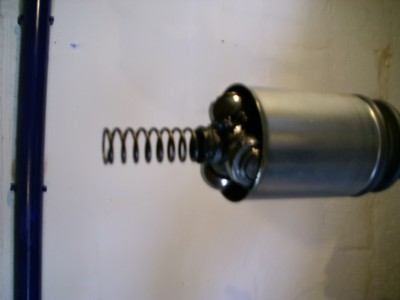 pose de la coupelle de du ressort COTE GAUCHE SEULEMENT