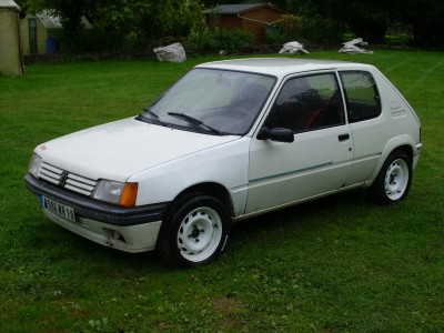 10-09-26 montage jante 106 rallye.JPG