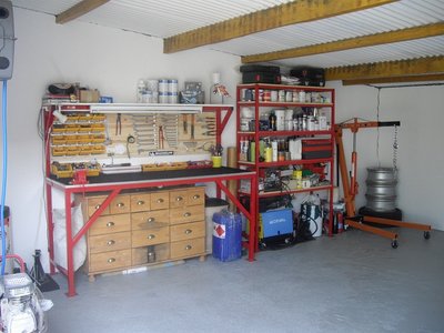 Aménagement de l'établi et l'étagère fabriqué par moi-mème...