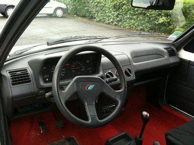 manque un nettoyage interieur et on peut voir la pedale d accelerateur a gauche