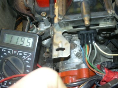 sur la fiches 4 fils de la bobine la mesure et pris sur la borne ou il y a 2 fils coté tablier.. sur les 2 du milieu rien
