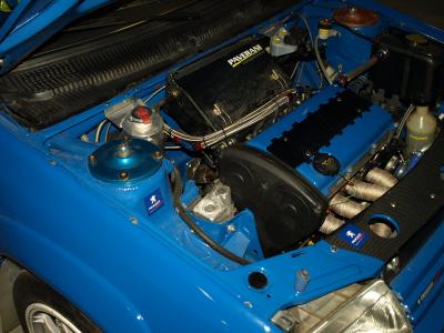 Désolé pour la taille des photos, elles viennent d'une annonce d'une 205 F2000 qui était sur le site de Mikado-Racing