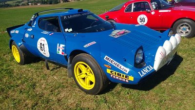 Cette magnifique Stratos replica a été victime d'une bonne touchette, avant abimé et demi train AR à 90° :(