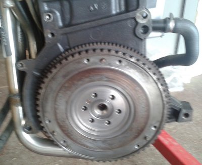 Nettoyage et montage du volant-moteur.