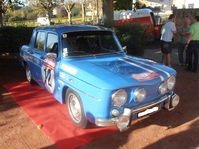 une des 3 R8 GORDINI restaurées par Renault collection pour le monte carlo historique