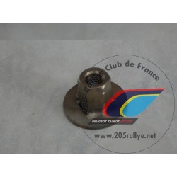 Entretoise de fixation de pare-choc avant