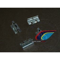 Agrafes de fixation du joint de phare