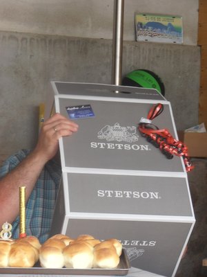 La tête dans le carton... SURPRISE