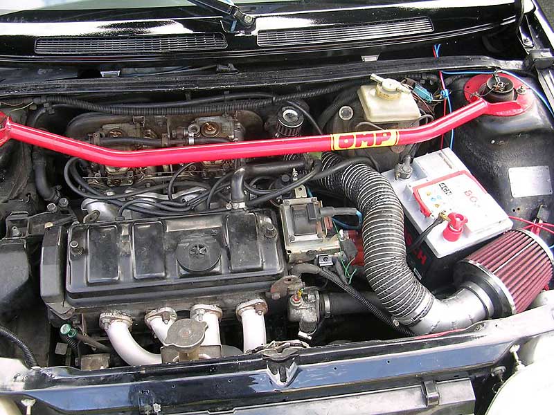 le moteur avec les weber, le collecteur, l'adimission