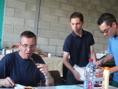 françois en train de se dire:pu..n, m'a pris la dernière merguez....) à D, le fils à serge76, MICKAEL!!!