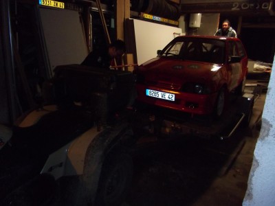 Pour rentrer le plateau, c'est plus facile avec le quad... et Gousk et moi pour faire contre-poids car l'auto était trop sur la flèche.