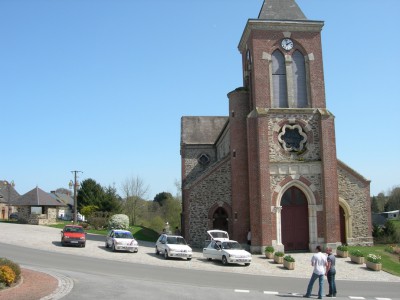 avant dernier arrêt avec une jolie place et surtout un superbe ciel bleu.....
