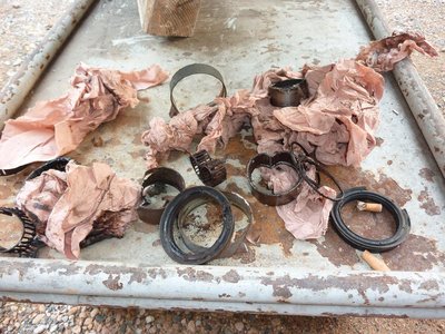 Les déchets des vieux roulements... Quelle merde à enlever !